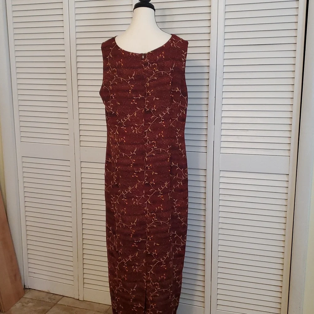 Leslie Fay Elegant Floral Sleeveless Burgundy Dress, Size 18 - Picture 4 of 13